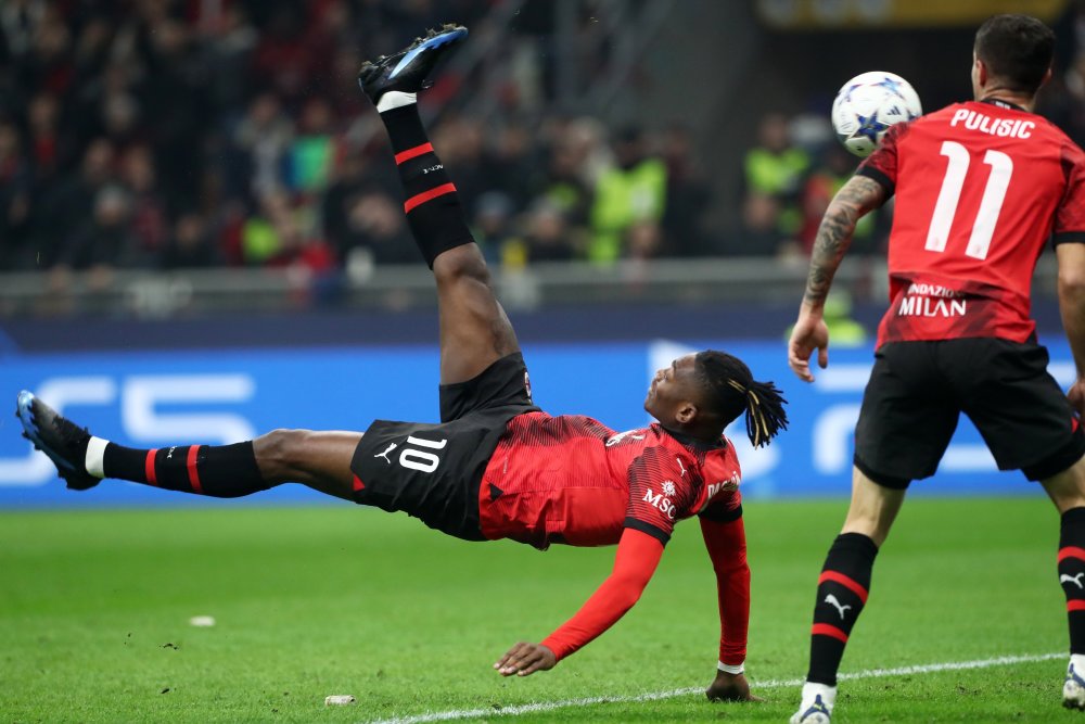 AC米兰老将吉鲁头球破门帮助球队逆转取胜