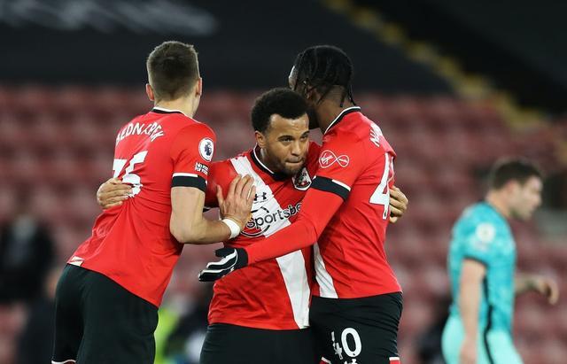  普劳斯定位球破门南安普敦主场击败伯恩利脱离降级区